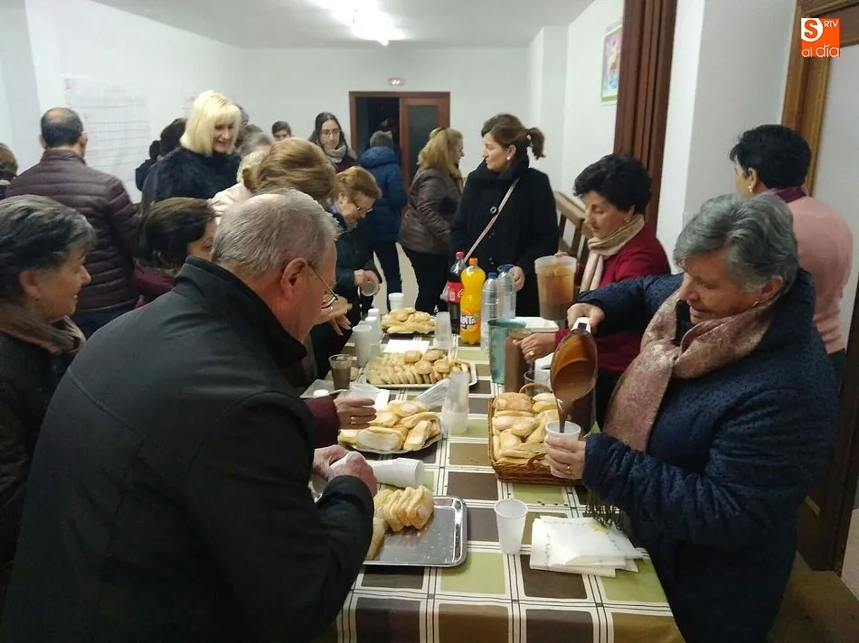 Foto 2 - La parroquia clausura la Semana Santa con la tradicional chocolatada