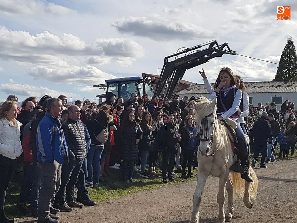 Cespedosa se vuelca un año más en la tradicional carrera de las cintas