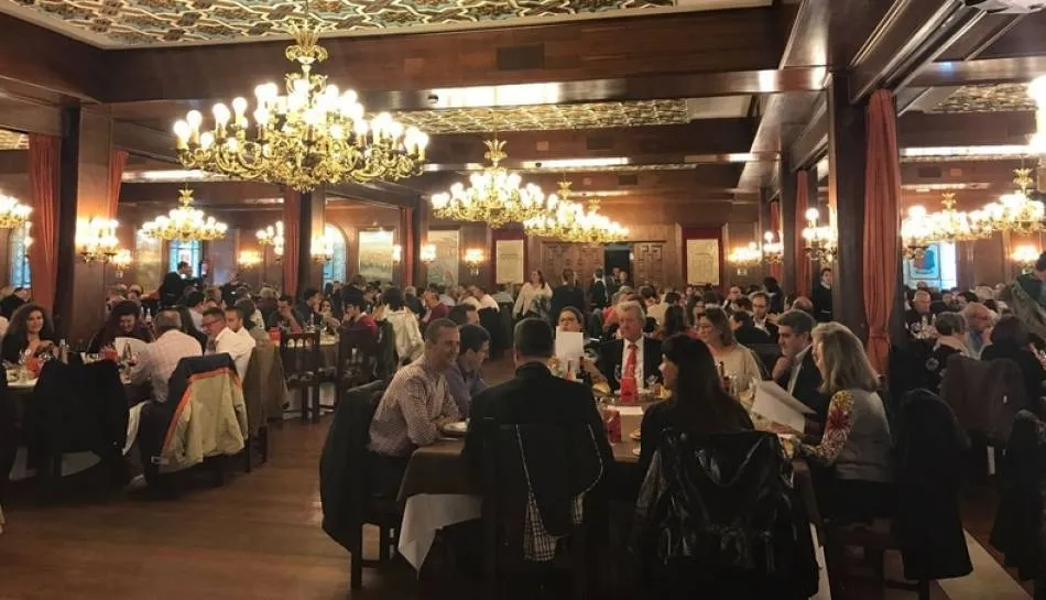 Últimos días para reservar cubierto para la cena benéfica de la AECC  