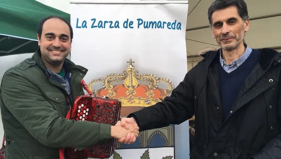 Foto 2 - La Zarza de Pumareda nombra a Ra&uacute;l D&iacute;az de Dios Hijo Adoptivo del pueblo  