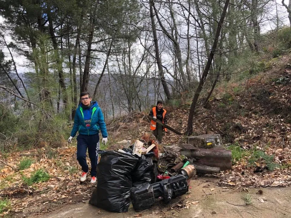 Foto 9 - Segunda jornada de recogida de basura en Mogarraz