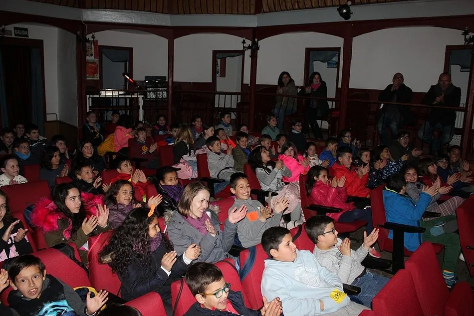 Foto 11 - El Teatro Le&oacute;n Felipe, de lleno en lleno a trav&eacute;s de Tiriquiteros
