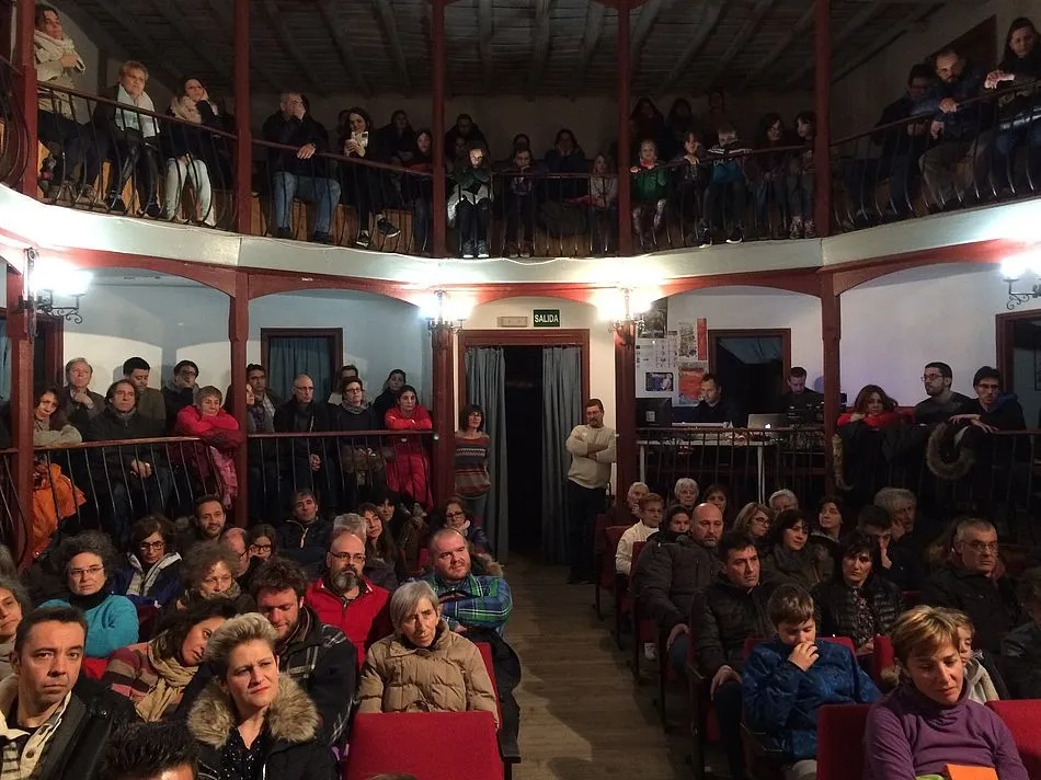 Foto 5 - El Teatro Le&oacute;n Felipe, de lleno en lleno a trav&eacute;s de Tiriquiteros