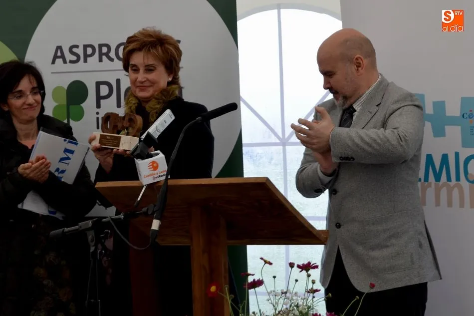 Foto 11 - Asprodes Salamanca recibe el premio del CERMI por su apoyo a la inclusi&oacute;n laboral  