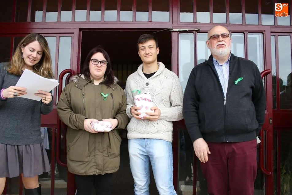 Rafa Villar, director del IES Leonardo Da Vinci entregó los premios de los diferentes concursos