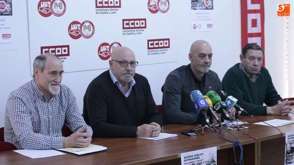 Luciano Ramón y José Luis Hernández Rivas (UGT), junto a Emilio Pérez y Tomás Martín (CCOO). Foto: Alejandro López