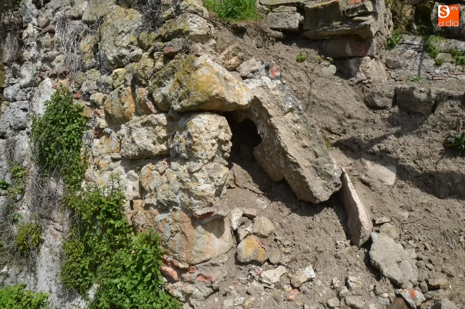 Foto 3 - Registrado un desprendimiento de piedras en la Cuesta de las Higueras  