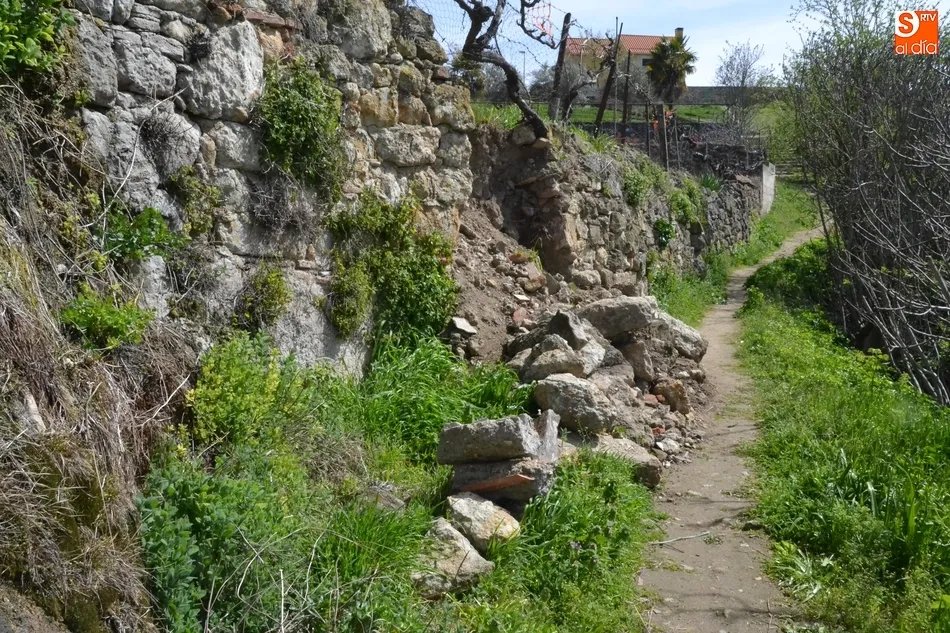 Foto 2 - Registrado un desprendimiento de piedras en la Cuesta de las Higueras  