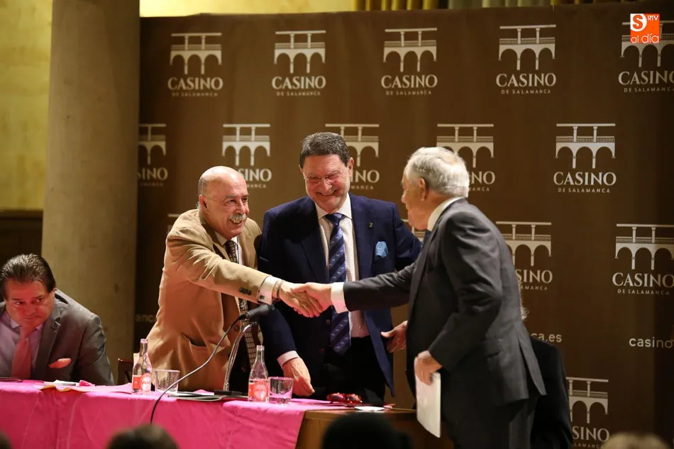 Foto 7 - Un nuevo n&uacute;mero de la revista Helm&aacute;ntica acompa&ntilde;a en el Casino de Salamanca al documental sobre...