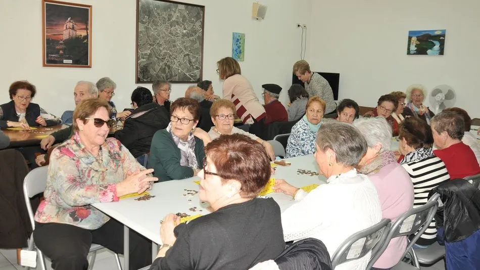 Los mayores se reunieron para disfrutar de distintos juegos de mesa