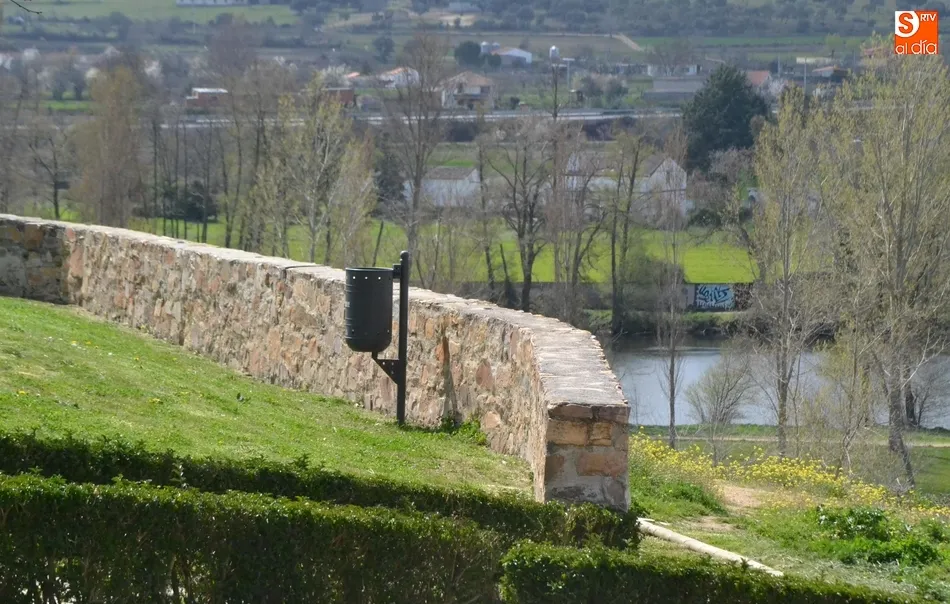 Foto 4 - La entrada a la Cuesta de las Higueras por la Pe&ntilde;a del Sastre vuelve a contar por fin con...