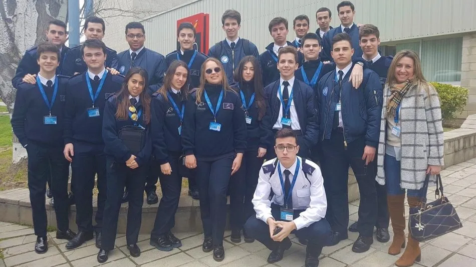 Los alumnos se realizan la habitual foto de familia.