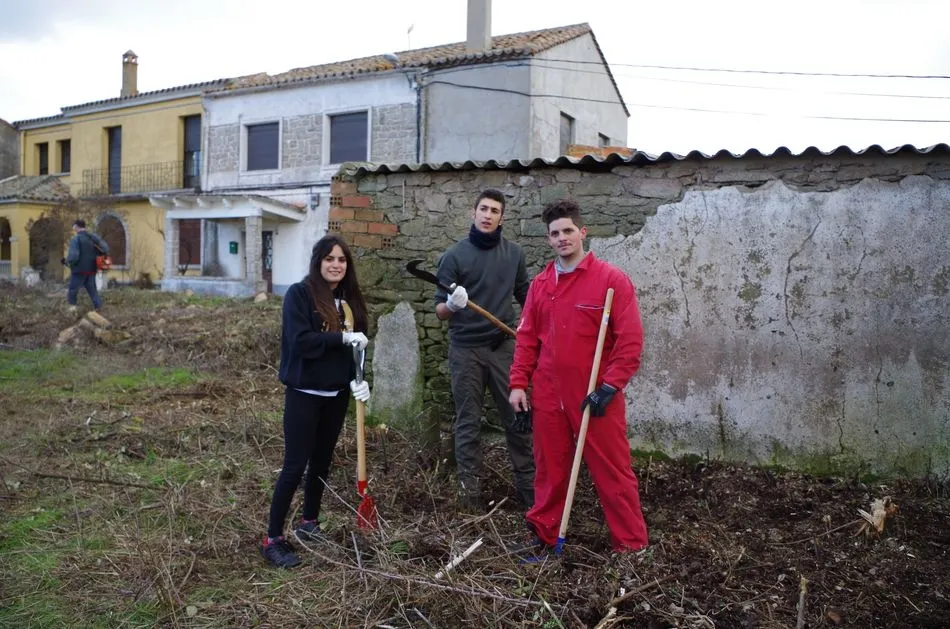 Foto 4 - El proyecto &lsquo;Enlazados&rsquo; realiza trabajos socioambientales en Tragunt&iacute;a  