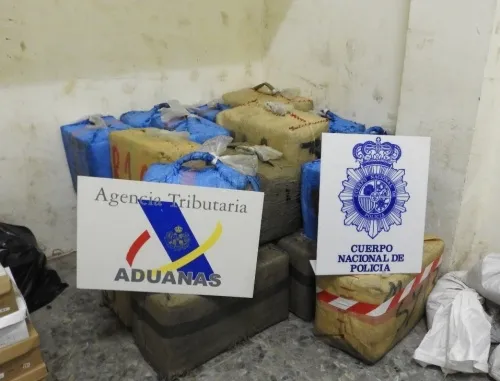 Foto 2 - Ocho detenidos y 750 kilos de hach&iacute;s incautados en una operaci&oacute;n de Polic&iacute;a Nacional y Agencia...