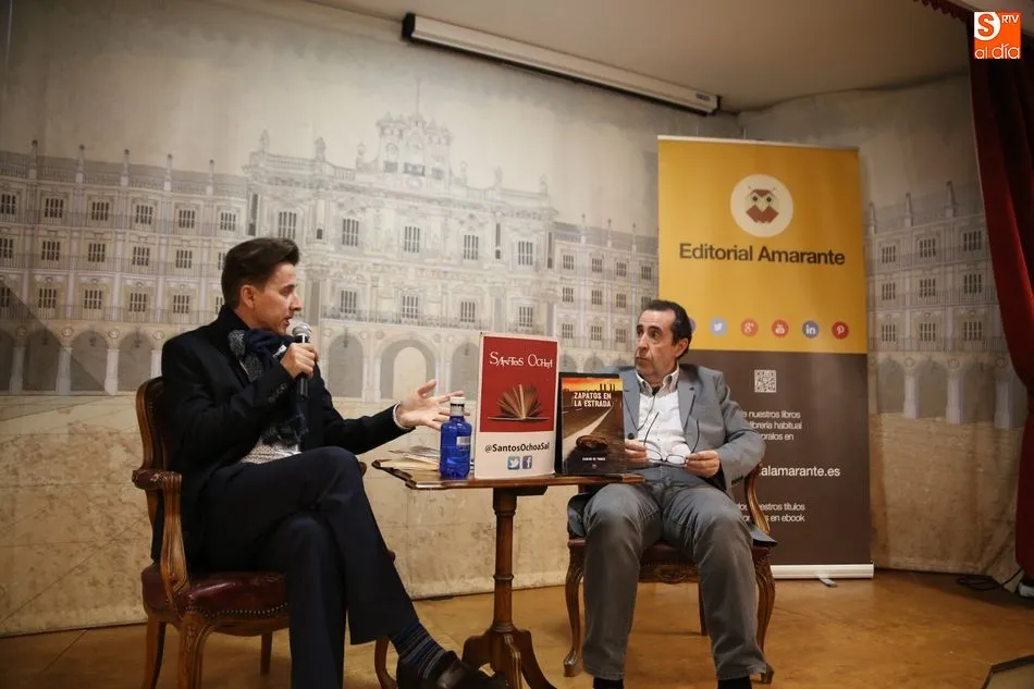 Foto 2 - Carlos de Tom&aacute;s trae su &uacute;ltima novela a Salamanca a trav&eacute;s de Santos Ochoa