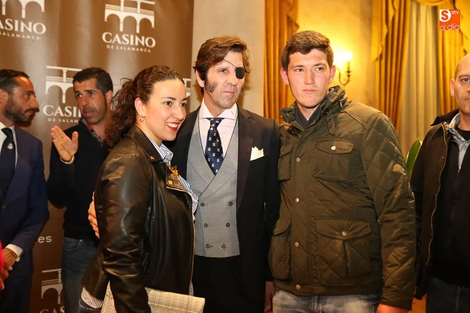 Foto 2 - Juventud Taurina homenajea a Juan Jos&eacute; Padilla en el Casino de Salamanca