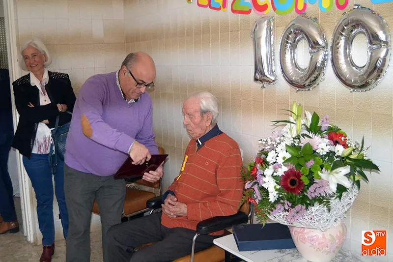 Foto 3 - Celestino, cien a&ntilde;os de intensa vida homenajeada en la residencia Sagrado Coraz&oacute;n de Jes&uacute;s