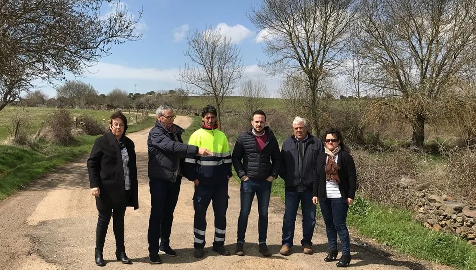 Responsables socialistas, en el término municipal de La Encina.
