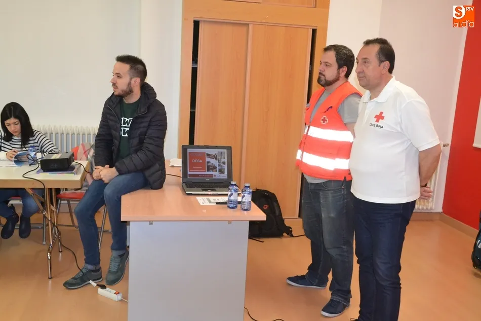 Foto 6 - Otra quincena de personas se forma en el manejo de desfibriladores