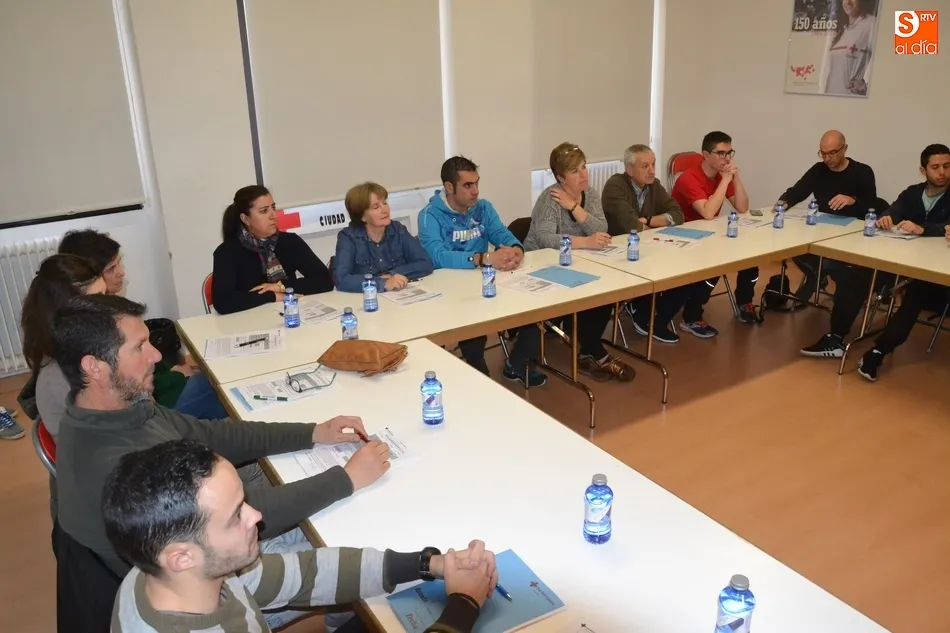 Foto 3 - Otra quincena de personas se forma en el manejo de desfibriladores