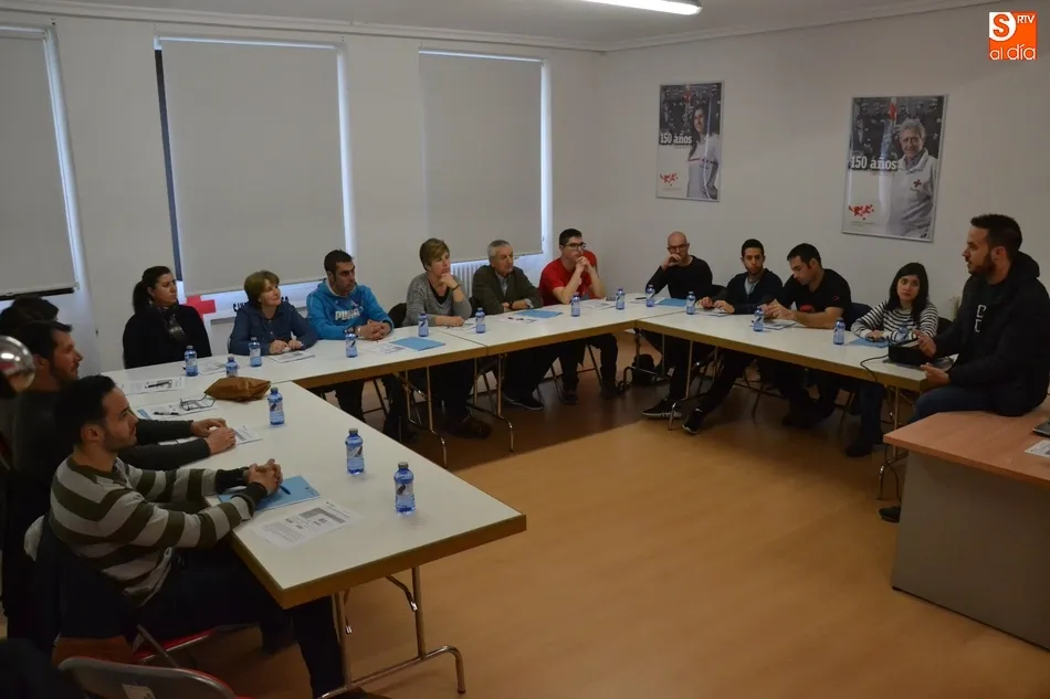 Foto 2 - Otra quincena de personas se forma en el manejo de desfibriladores