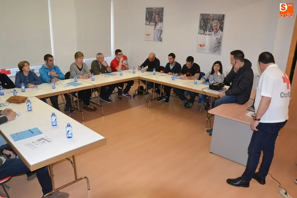 Foto 5 - Otra quincena de personas se forma en el manejo de desfibriladores