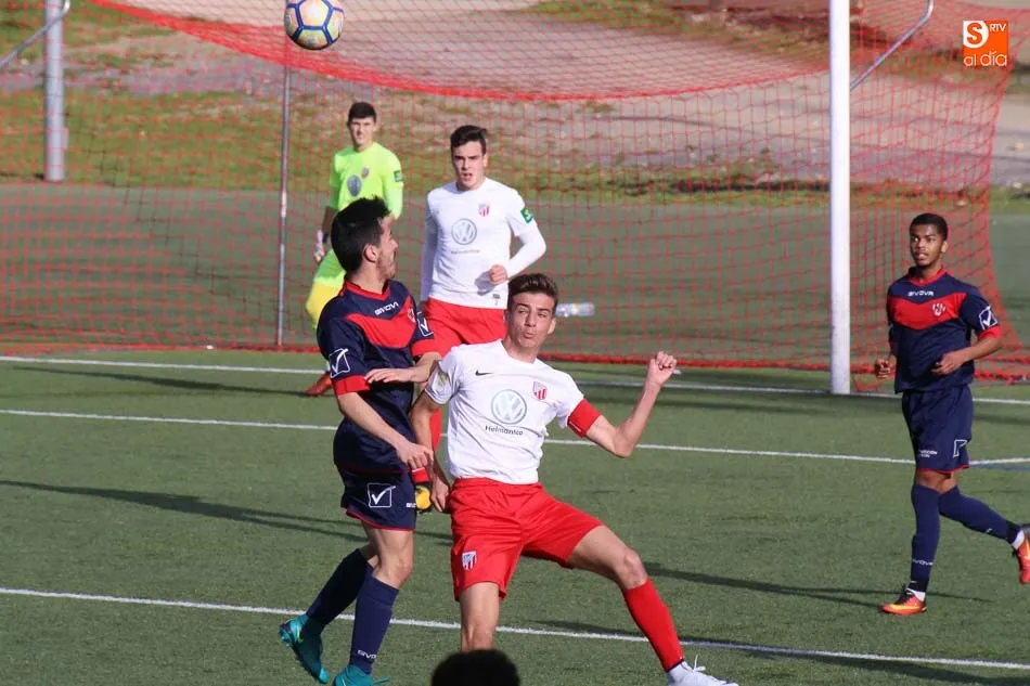 Foto 11 - El Bembibre derrota al Santa Marta en la Regional Juvenil y presiona a Unionistas, que empata en...