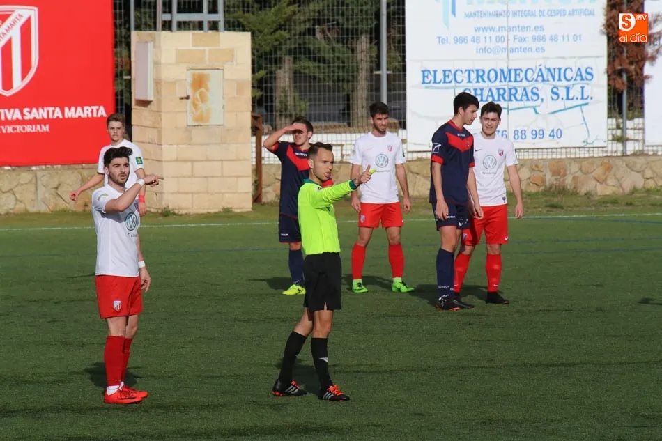 Foto 7 - El Bembibre derrota al Santa Marta en la Regional Juvenil y presiona a Unionistas, que empata en...