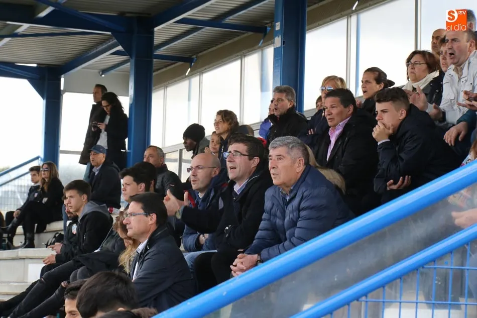 Foto 3 - El Bembibre derrota al Santa Marta en la Regional Juvenil y presiona a Unionistas, que empata en...