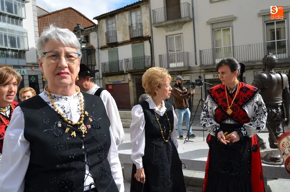 Foto 4 - RTV CyL graba en B&eacute;jar con 28 Quartet Band y el grupo de baile del Centro de D&iacute;a  