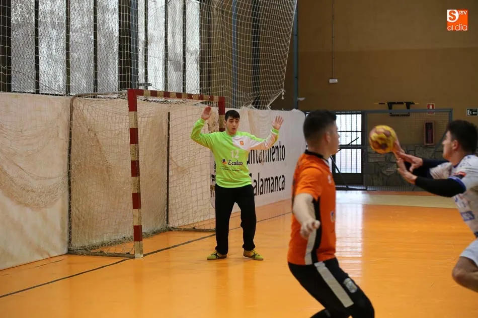 Foto 6 - El Ecubus Ciudad de Salamanca celebra la permanencia con su afici&oacute;n con un merecido triunfo ante...