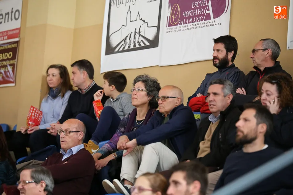 Foto 4 - El Ecubus Ciudad de Salamanca celebra la permanencia con su afici&oacute;n con un merecido triunfo ante...