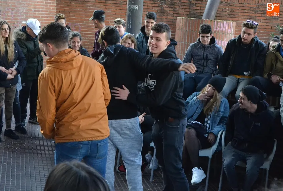 Foto 4 - DZeta se adjudica la batalla de gallos a pie de calle organizada por CR-Crews  