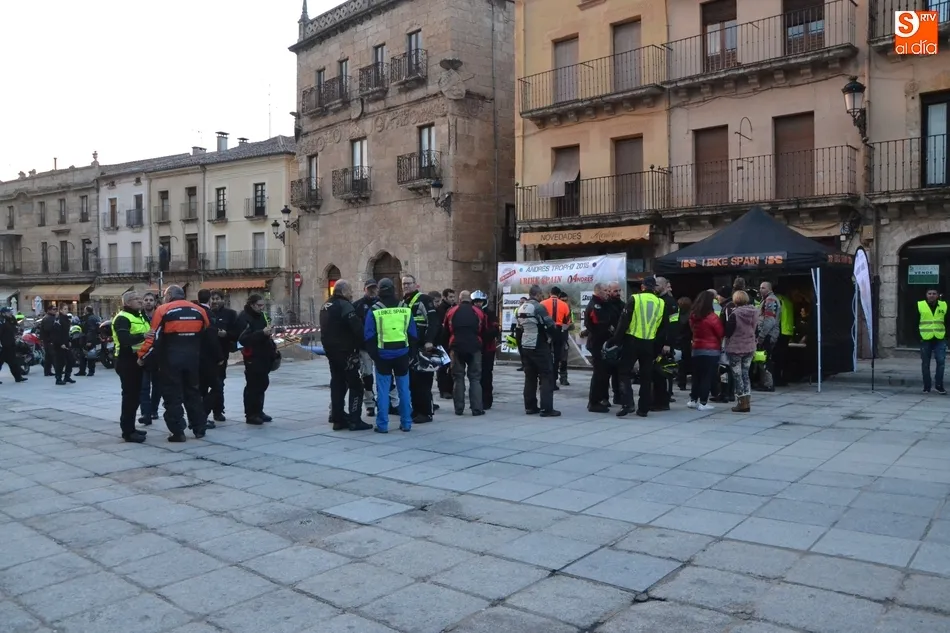 Foto 9 - Los moteros llenan la Plaza Mayor tras disfrutar de una gran jornada por la provincia sin...
