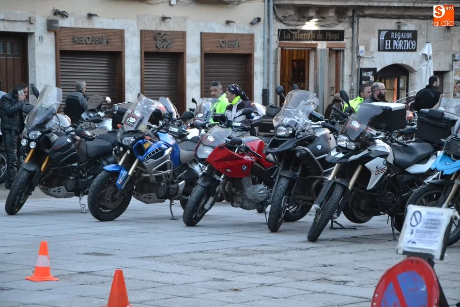 Foto 5 - Los moteros llenan la Plaza Mayor tras disfrutar de una gran jornada por la provincia sin...
