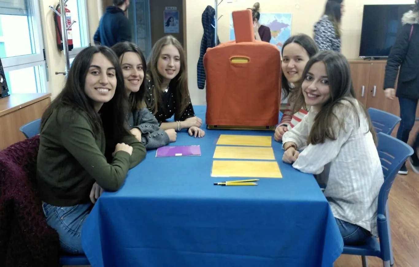 Foto 3 - Un grupo de j&oacute;venes se enfrenta en el Espacio i a una Escape Room  