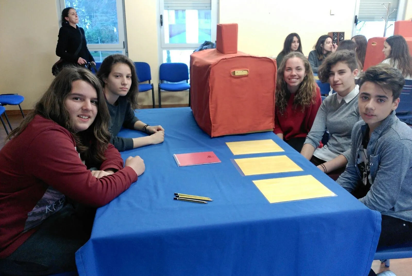 Foto 4 - Un grupo de j&oacute;venes se enfrenta en el Espacio i a una Escape Room  