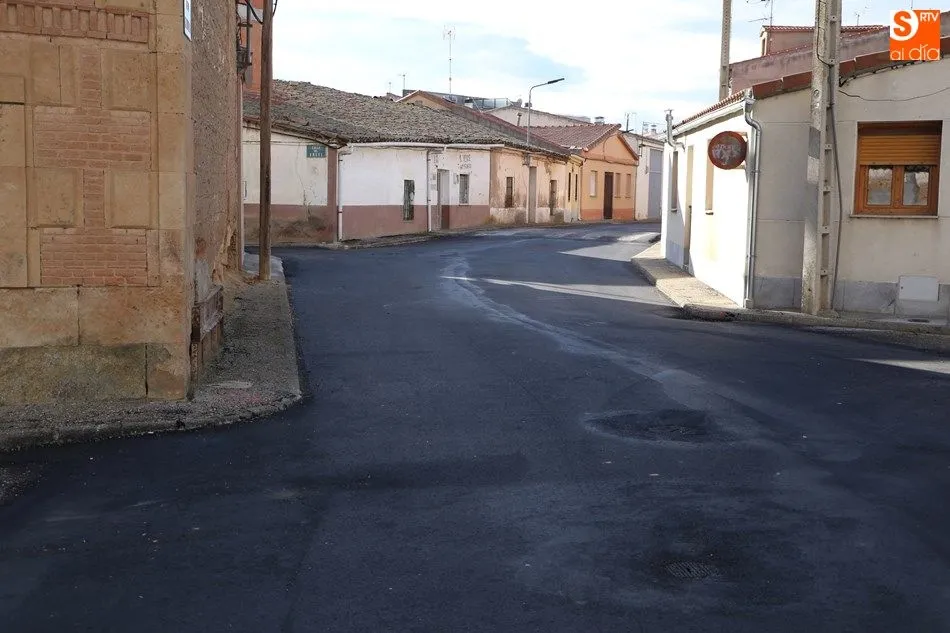 Foto 2 - La acera del Paseo del Tormes ser&aacute; arreglada debido a su gran desgaste