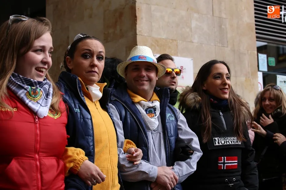Foto 7 - Salamanca se contagia del ambiente festivo de las Fallas con el desfile de Moros y Cristianos