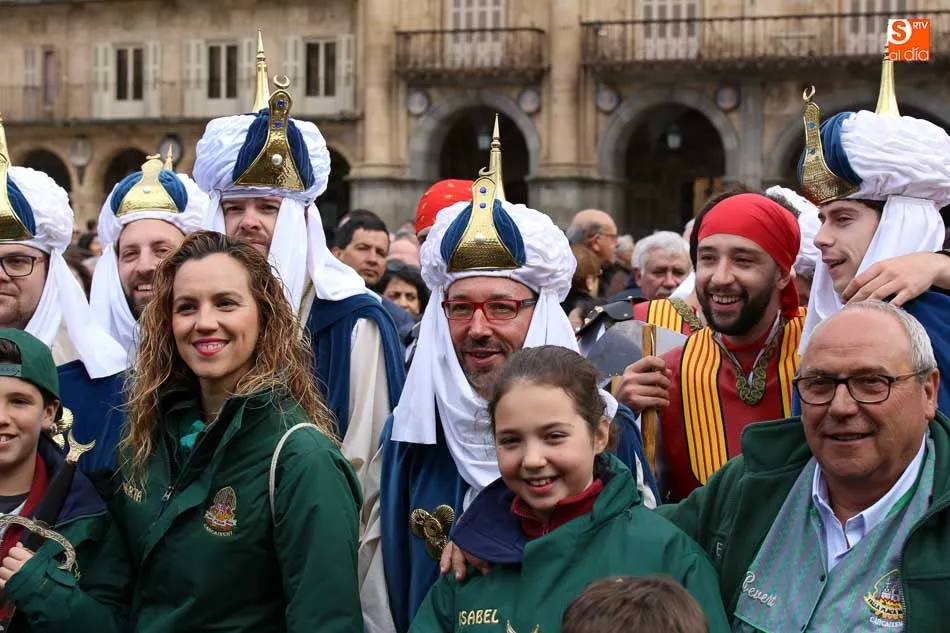 Foto 5 - Salamanca se contagia del ambiente festivo de las Fallas con el desfile de Moros y Cristianos