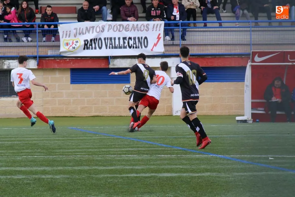 Foto 10 - El Santa Marta cae con honor ante el Rayo Vallecano y cierra noveno una gran temporada  