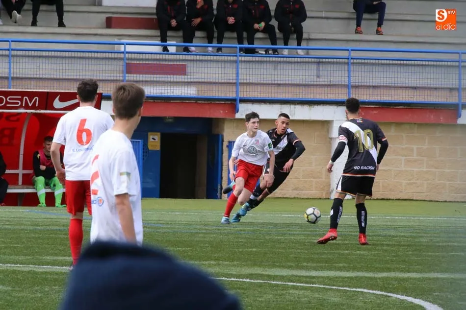 Foto 5 - El Santa Marta cae con honor ante el Rayo Vallecano y cierra noveno una gran temporada  