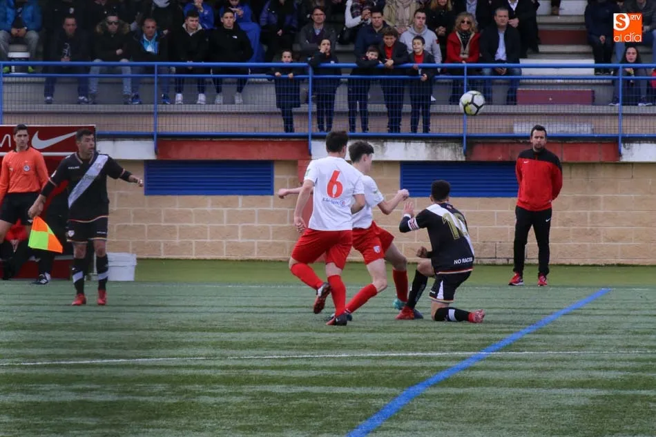 Foto 4 - El Santa Marta cae con honor ante el Rayo Vallecano y cierra noveno una gran temporada  