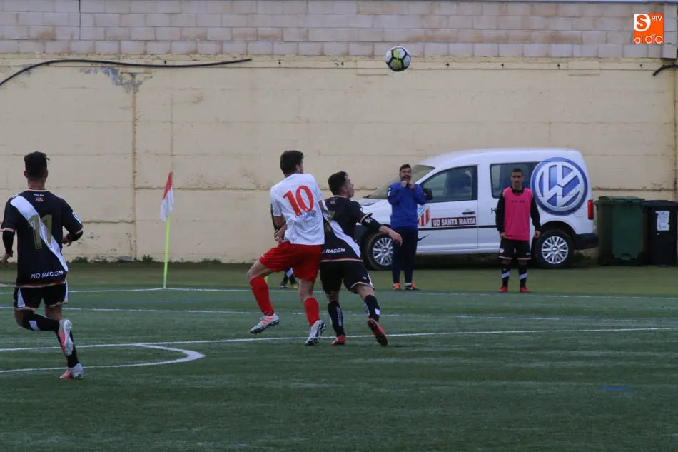 Foto 2 - El Santa Marta cae con honor ante el Rayo Vallecano y cierra noveno una gran temporada  