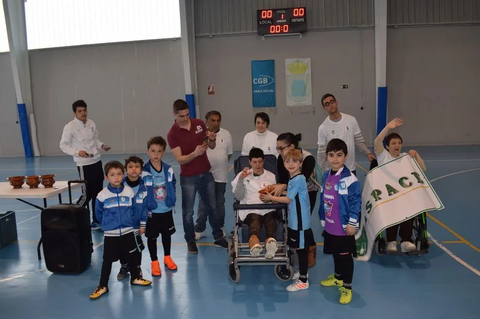 Foto 2 - Deporte y solidaridad en el II Torneo de Aldeatejada a favor de Aspace