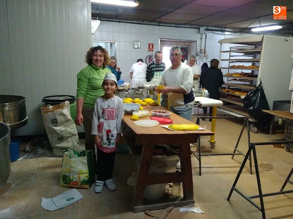 Foto 8 - Los guijuelenses, con las manos en la masa