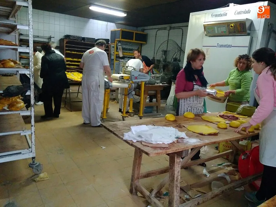 Foto 7 - Los guijuelenses, con las manos en la masa