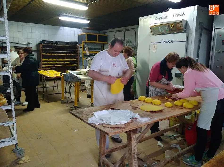 Foto 5 - Los guijuelenses, con las manos en la masa