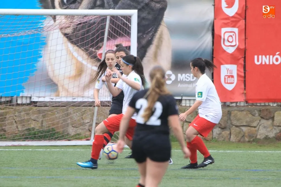 Foto 9 - El Santa Marta se lleva el derbi de la Segunda Femenina y se mantiene como l&iacute;der invicto de la...