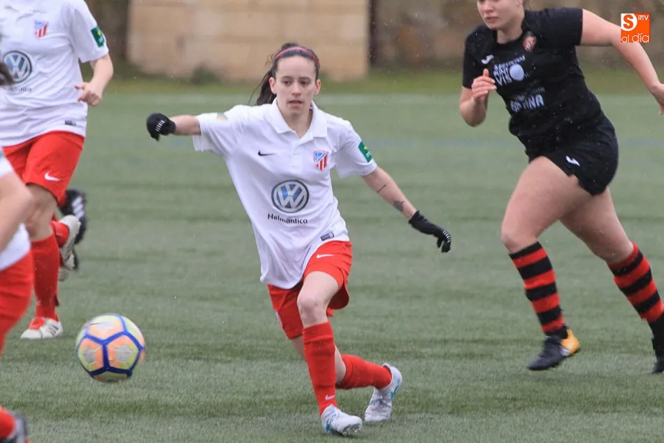 Foto 3 - El Santa Marta se lleva el derbi de la Segunda Femenina y se mantiene como l&iacute;der invicto de la...